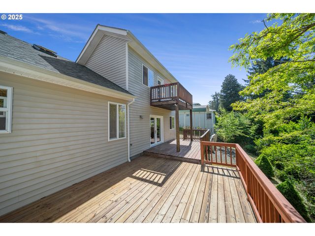 2111 GREENWOOD Ave, Reedsport, OR 97467