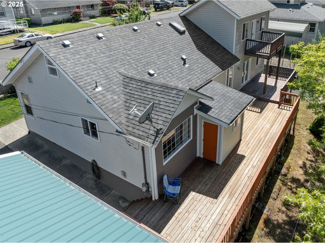 2111 GREENWOOD Ave, Reedsport, OR 97467