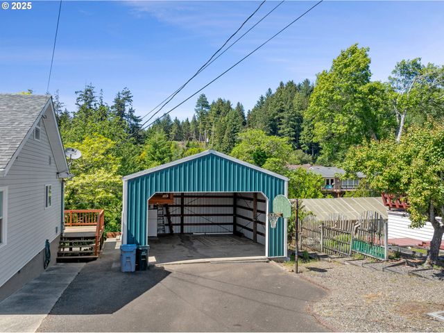 2111 GREENWOOD Ave, Reedsport, OR 97467