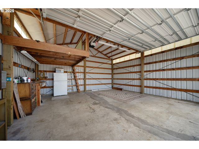 2111 GREENWOOD Ave, Reedsport, OR 97467