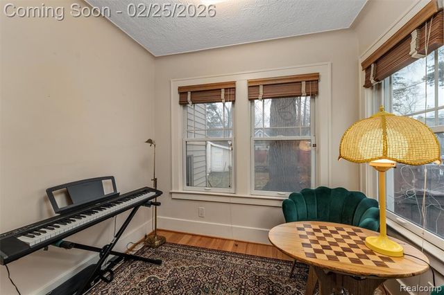 703 W Lewiston Avenue, Ferndale, MI 48220