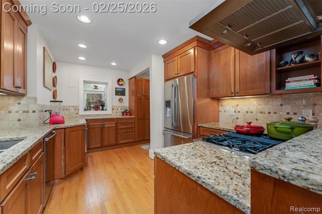 703 W Lewiston Avenue, Ferndale, MI 48220