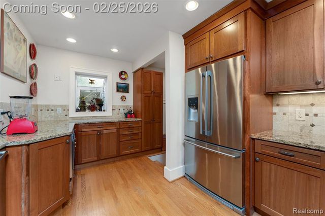 703 W Lewiston Avenue, Ferndale, MI 48220