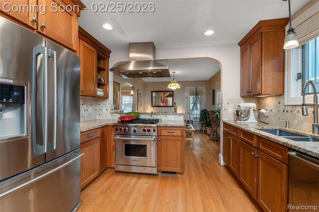 703 W Lewiston Avenue, Ferndale, MI 48220