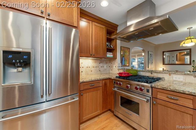 703 W Lewiston Avenue, Ferndale, MI 48220