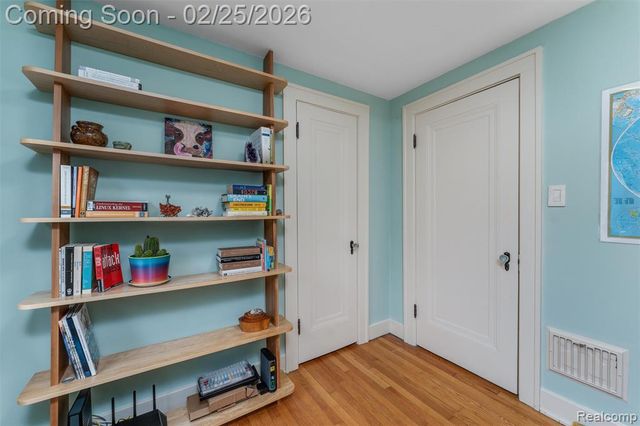 703 W Lewiston Avenue, Ferndale, MI 48220