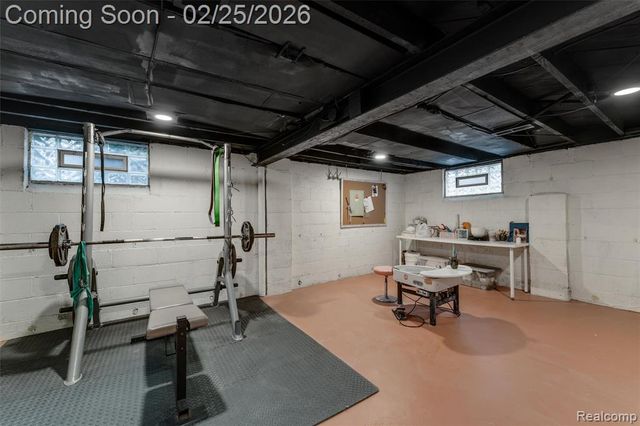 703 W Lewiston Avenue, Ferndale, MI 48220