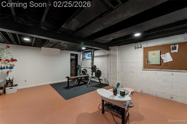 703 W Lewiston Avenue, Ferndale, MI 48220