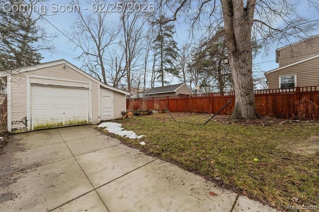 703 W Lewiston Avenue, Ferndale, MI 48220