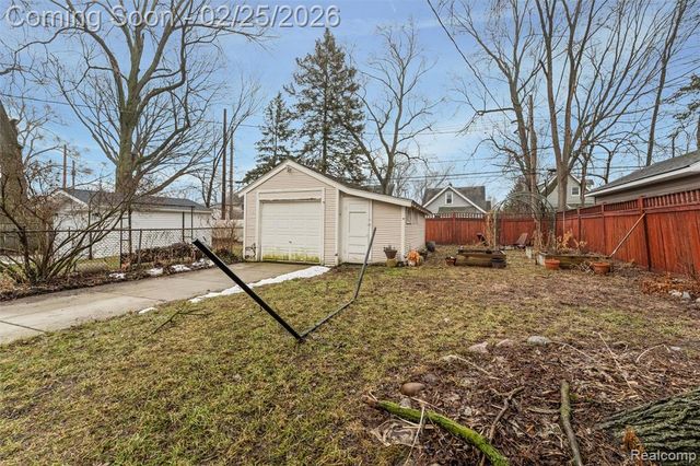 703 W Lewiston Avenue, Ferndale, MI 48220