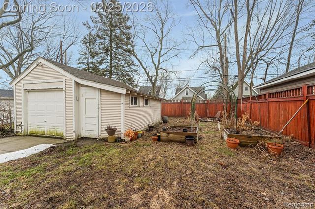 703 W Lewiston Avenue, Ferndale, MI 48220