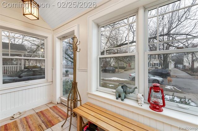 703 W Lewiston Avenue, Ferndale, MI 48220