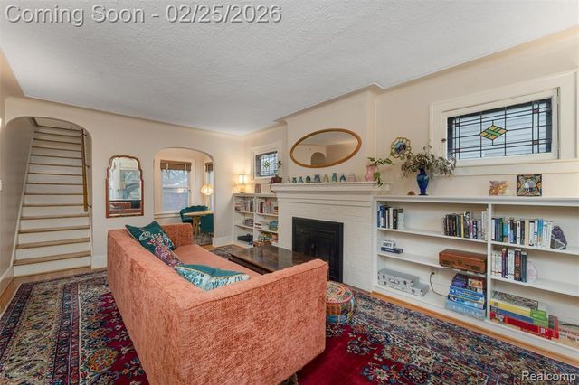 703 W Lewiston Avenue, Ferndale, MI 48220