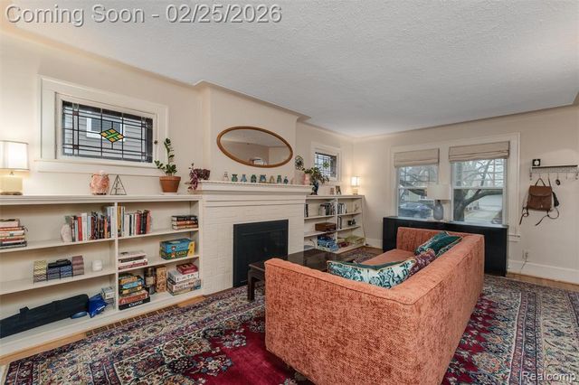 703 W Lewiston Avenue, Ferndale, MI 48220