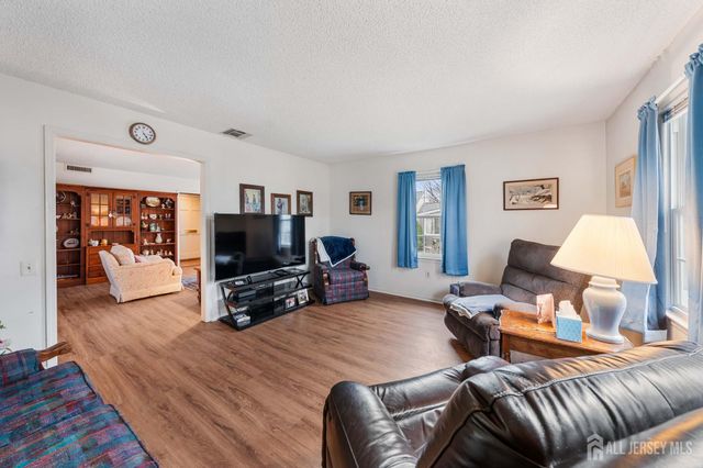 217 Mayflower Way B, Jamesburg, NJ 08831