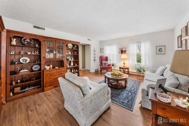 217 Mayflower Way B, Jamesburg, NJ 08831