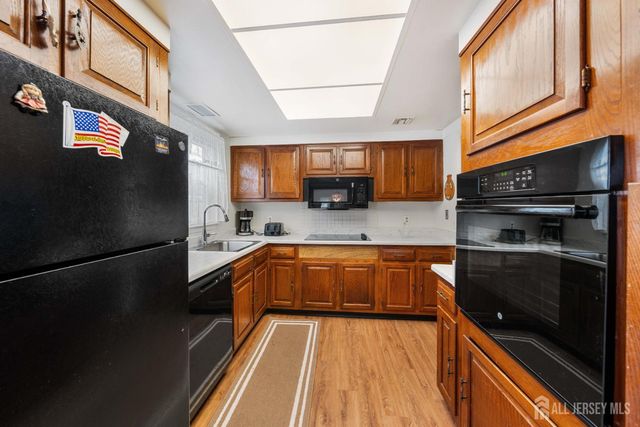 217 Mayflower Way B, Jamesburg, NJ 08831