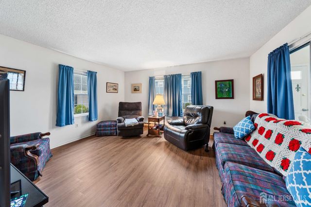 217 Mayflower Way B, Jamesburg, NJ 08831