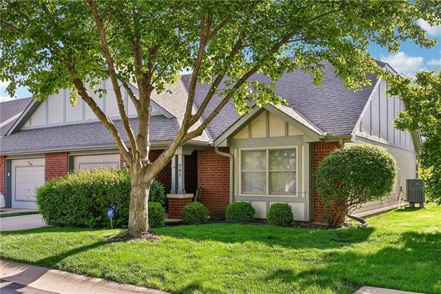 731 N Somerset Terrace, Olathe, KS 66062