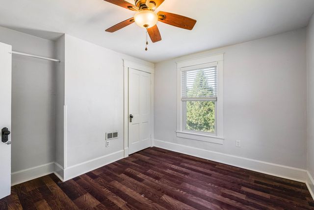 72 LIBERTY ST, Weyers Cave, VA 24486