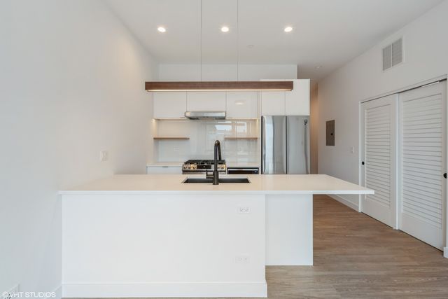 4806 N Magnolia Avenue 304, Chicago, IL 60640