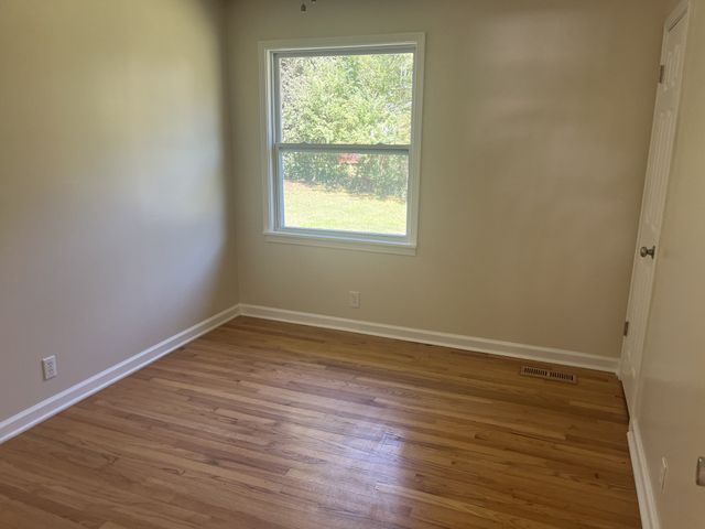 1447 McCan Dr, Clarksville, TN 37043