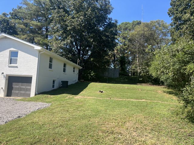 1447 McCan Dr, Clarksville, TN 37043