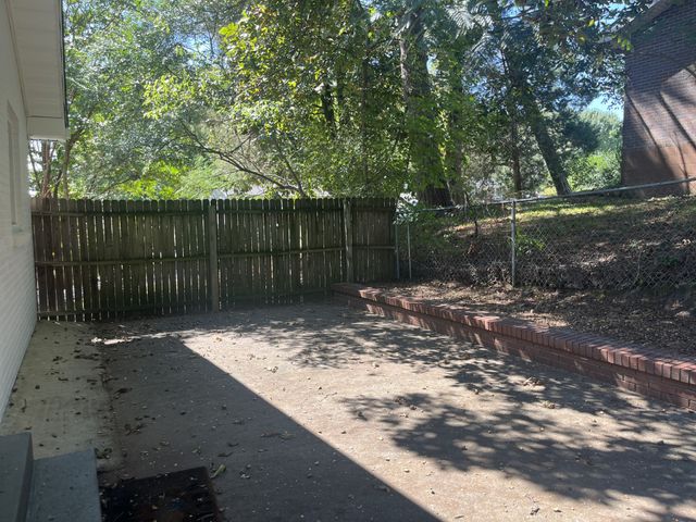 1447 McCan Dr, Clarksville, TN 37043