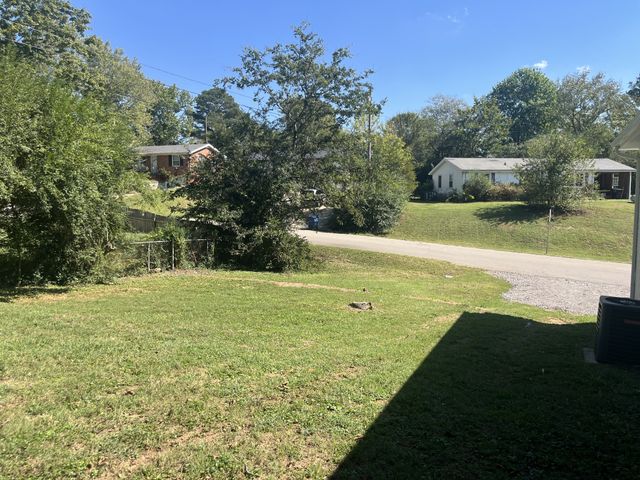 1447 McCan Dr, Clarksville, TN 37043