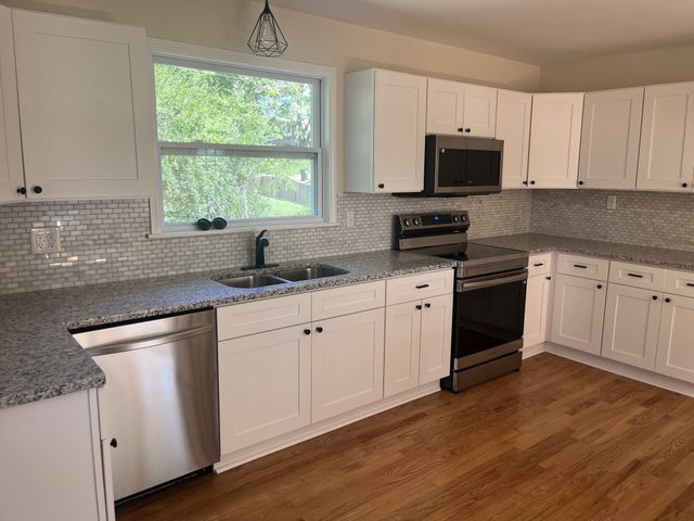 1447 McCan Dr, Clarksville, TN 37043