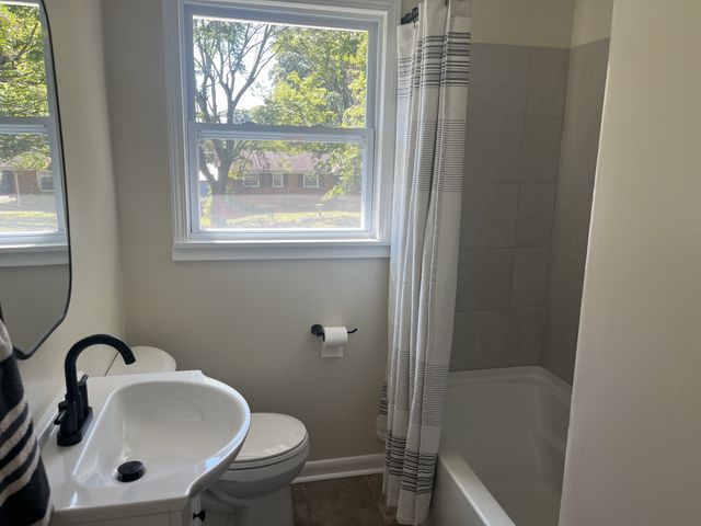1447 McCan Dr, Clarksville, TN 37043