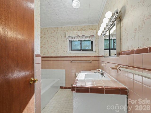 1006 S Main Street, Landis, NC 28088