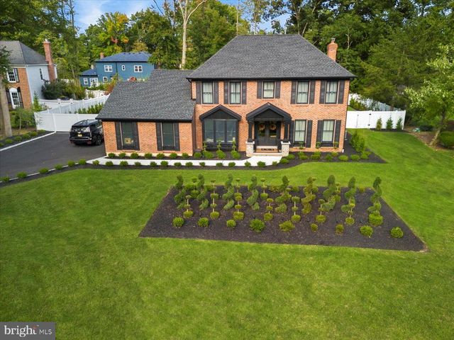 9 WOOD LAKE CT, North Brunswick, NJ 08902