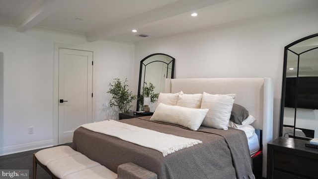 9 WOOD LAKE CT, North Brunswick, NJ 08902