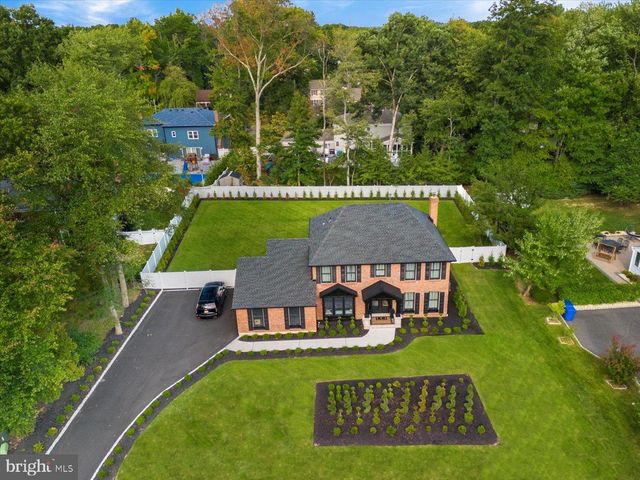 9 WOOD LAKE CT, North Brunswick, NJ 08902