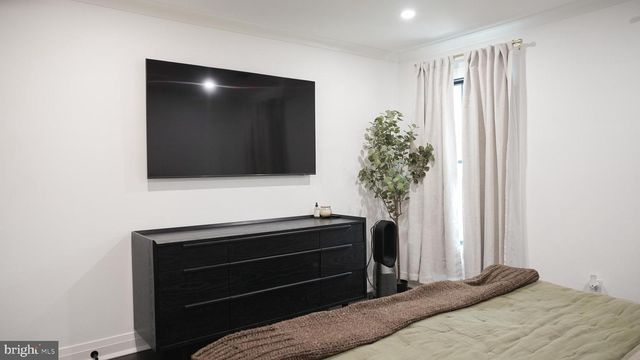 9 WOOD LAKE CT, North Brunswick, NJ 08902