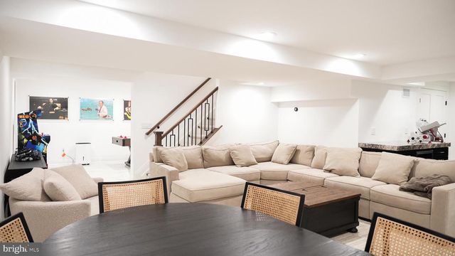 9 WOOD LAKE CT, North Brunswick, NJ 08902