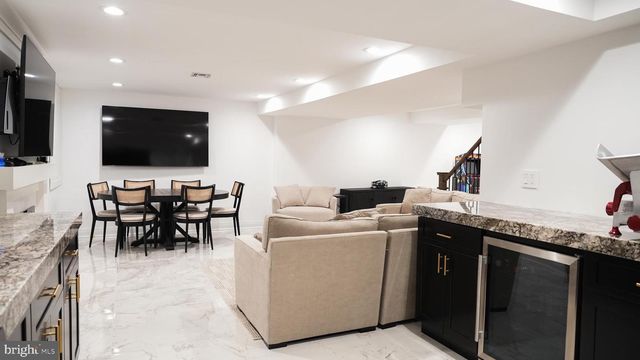 9 WOOD LAKE CT, North Brunswick, NJ 08902