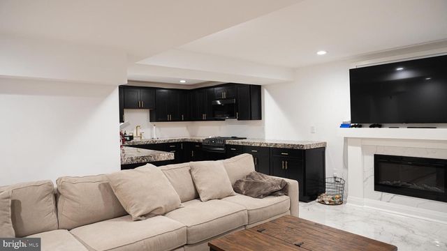 9 WOOD LAKE CT, North Brunswick, NJ 08902
