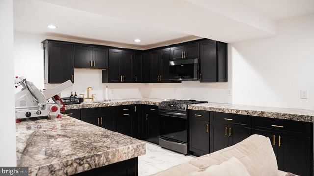 9 WOOD LAKE CT, North Brunswick, NJ 08902