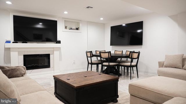 9 WOOD LAKE CT, North Brunswick, NJ 08902