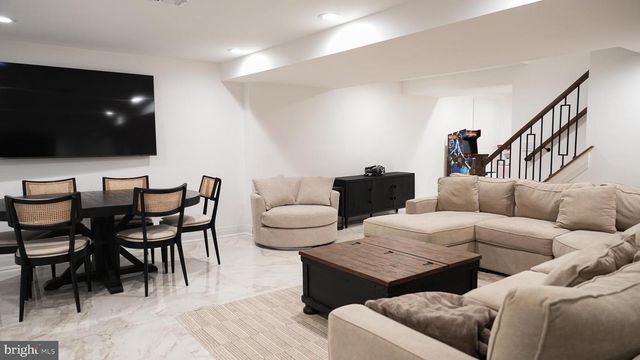9 WOOD LAKE CT, North Brunswick, NJ 08902