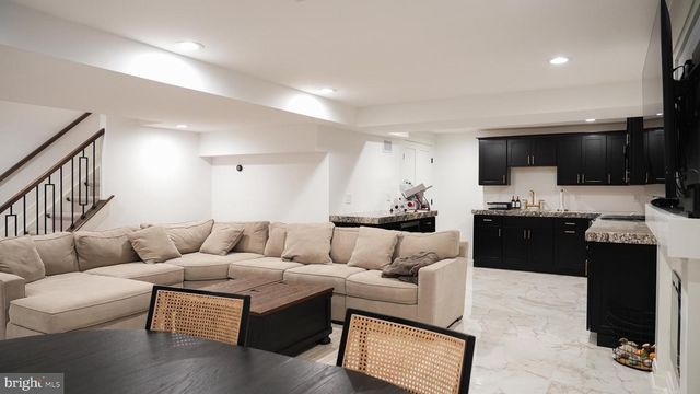 9 WOOD LAKE CT, North Brunswick, NJ 08902