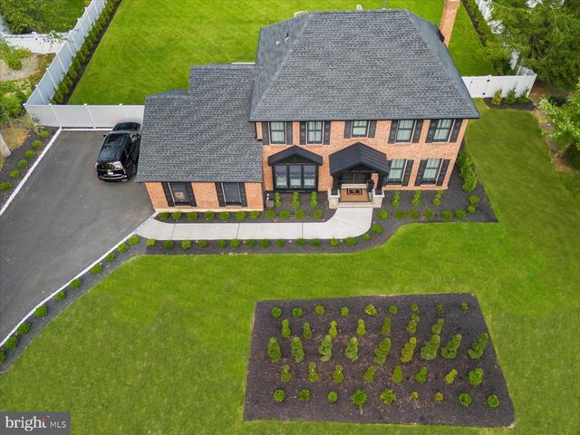 9 WOOD LAKE CT, North Brunswick, NJ 08902