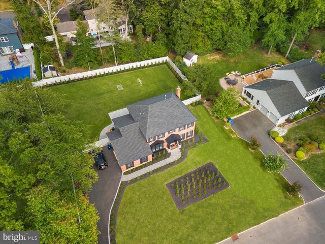 9 WOOD LAKE CT, North Brunswick, NJ 08902
