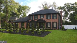 9 WOOD LAKE CT, North Brunswick, NJ 08902