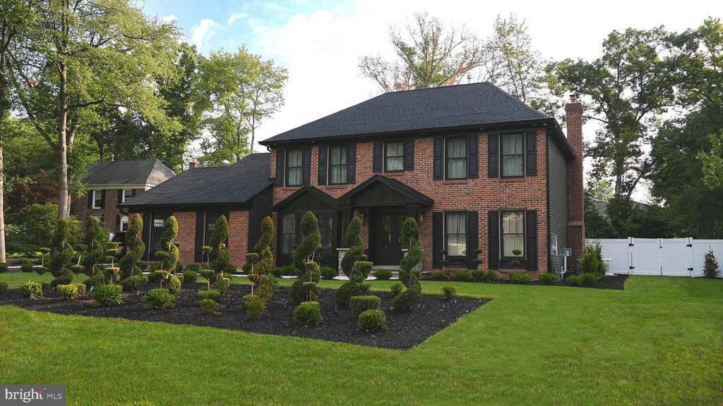 9 WOOD LAKE CT, North Brunswick, NJ 08902