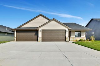 5456 N Toben Dr, Bel Aire, KS 67227
