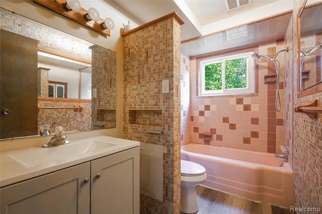 3988 Dill Drive, Waterford, MI 48329