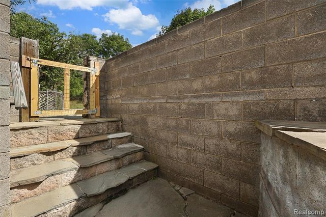 3988 Dill Drive, Waterford, MI 48329